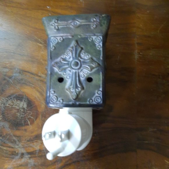Scentsy Charity Cross Retired Plug In Electric Wax Warmer - Picture 3 of 4